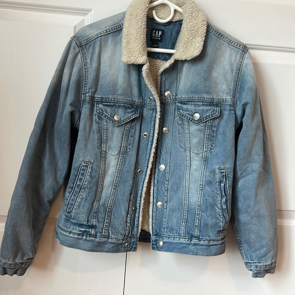 ▪️GAP Sherpa-lined Denim Jacket